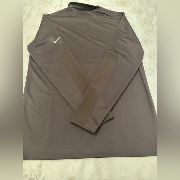 Nike Golf Mens brown, long sleeve polo with enforced sleeves. Medium - Picture 4 of 6